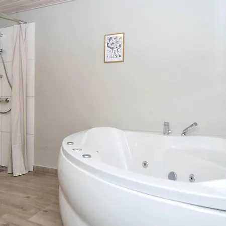 Отель Three-bedroom In Bredebro 3*