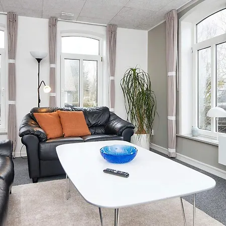 Three-bedroom In Bredebro
