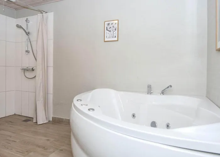 Hotel Three-bedroom In Bredebro 3*