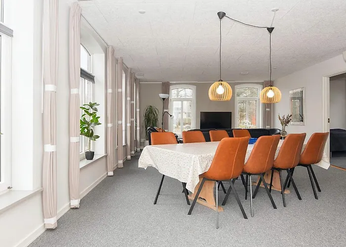 Hotel Three-bedroom In Bredebro