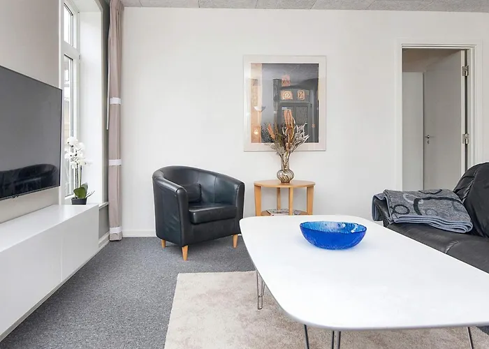 Hotel Three-bedroom In Bredebro 3*