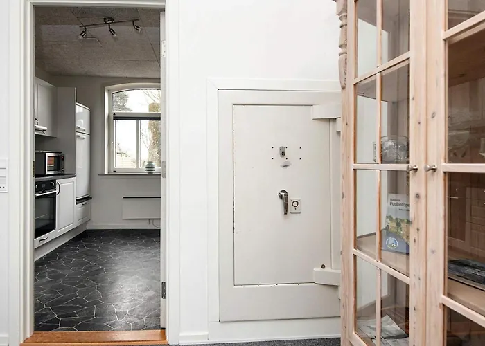 Three-bedroom In Bredebro 3*